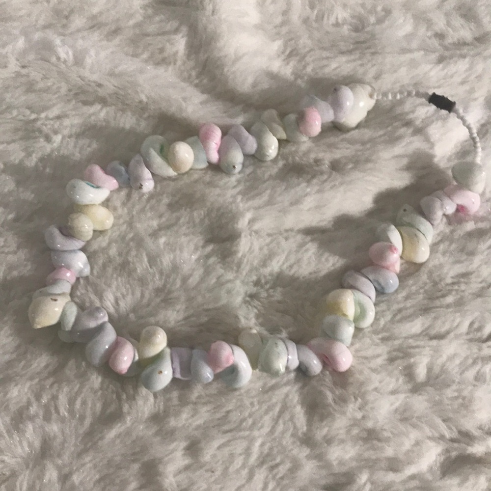 “SEASHELL” Vintage Choker Style Pastel Coloured Necklace. - Picture 5 of 6